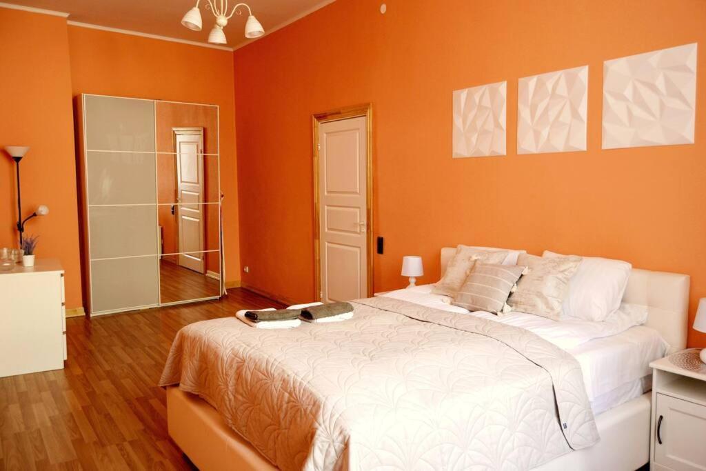 Spacious Old Town Family Peachy 2 Bedrooms Apartment, Nearby The Riga Presidential Castle Exterior photo