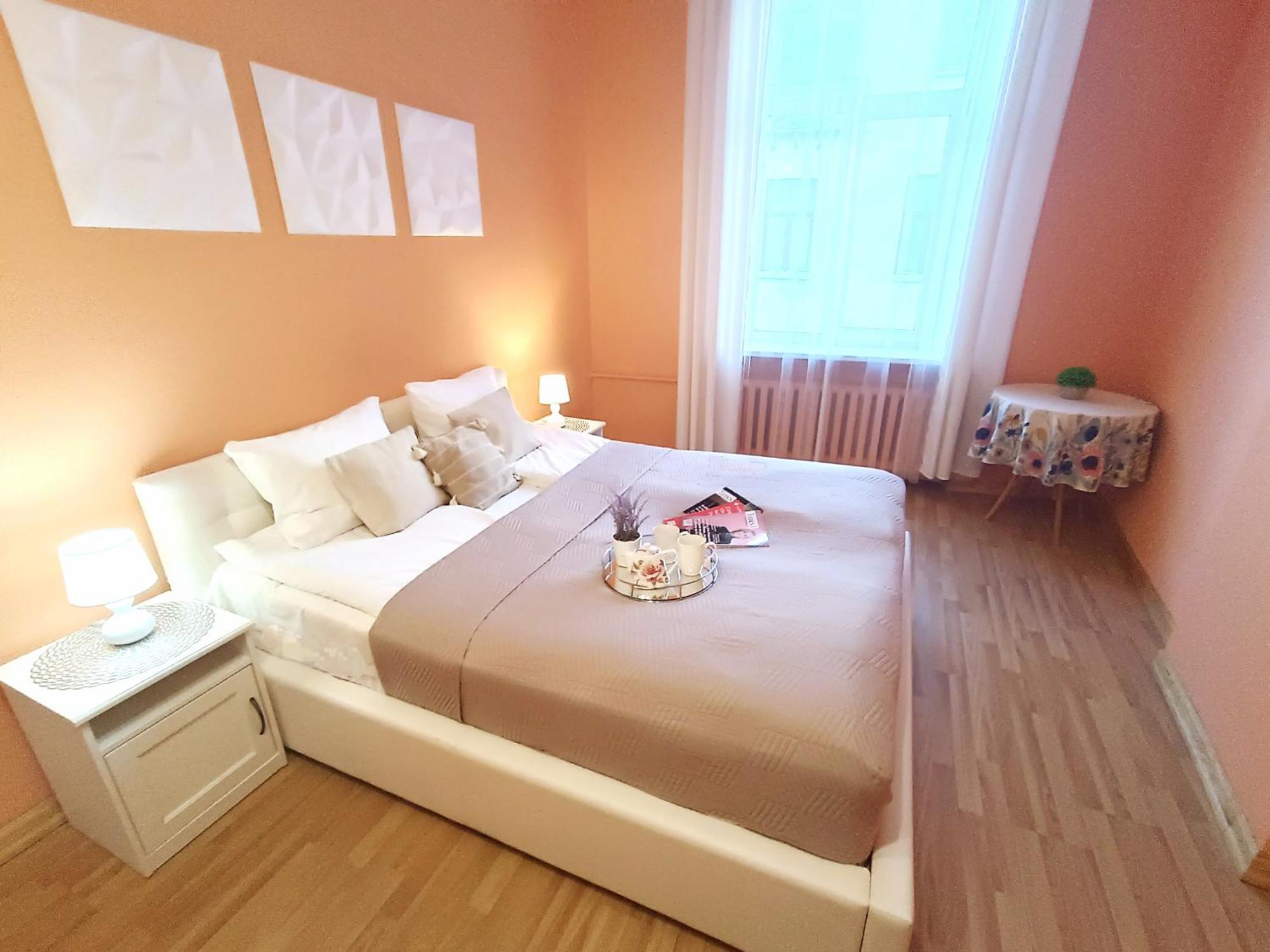 Spacious Old Town Family Peachy 2 Bedrooms Apartment, Nearby The Riga Presidential Castle Exterior photo
