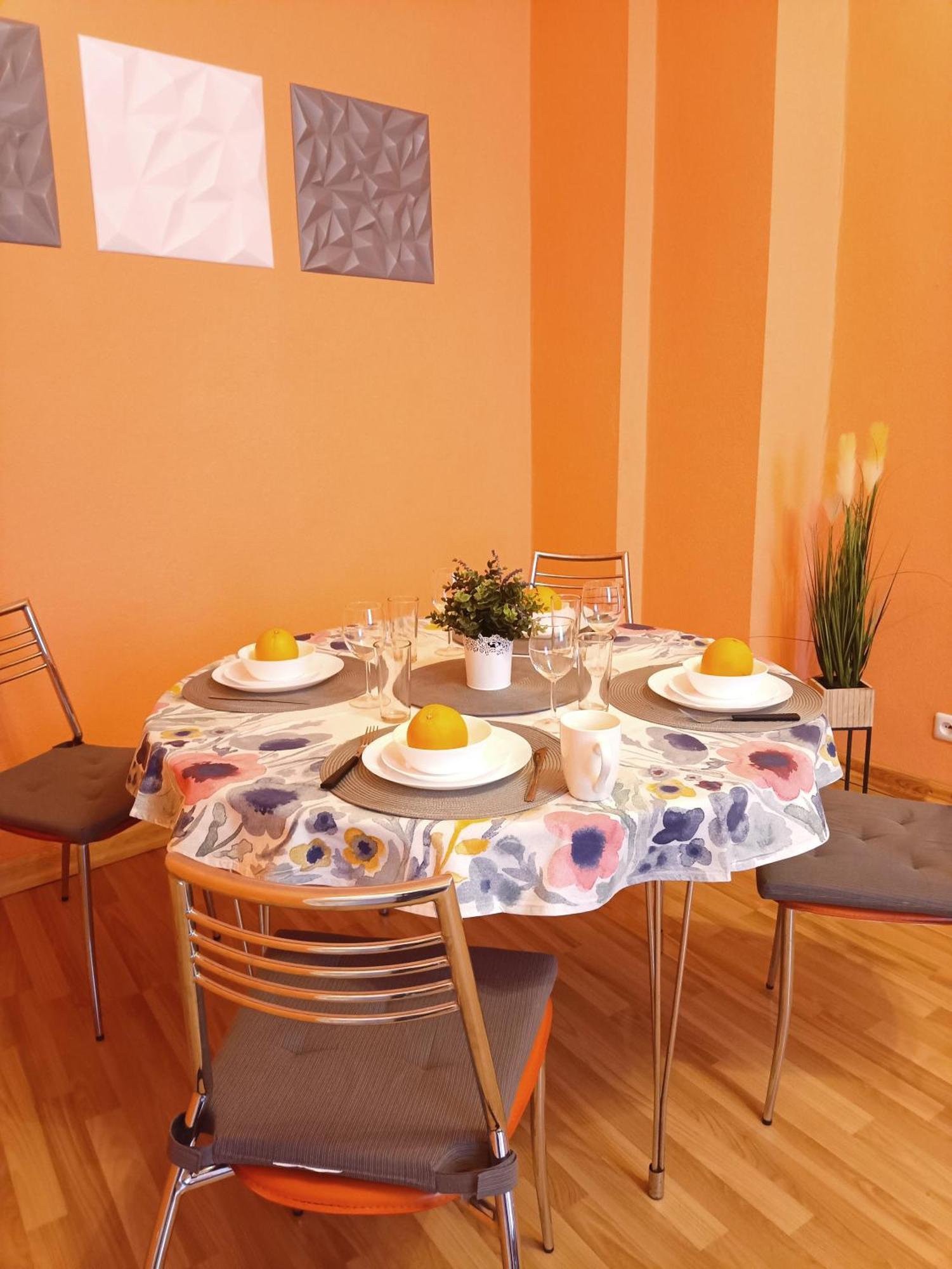 Spacious Old Town Family Peachy 2 Bedrooms Apartment, Nearby The Riga Presidential Castle Exterior photo
