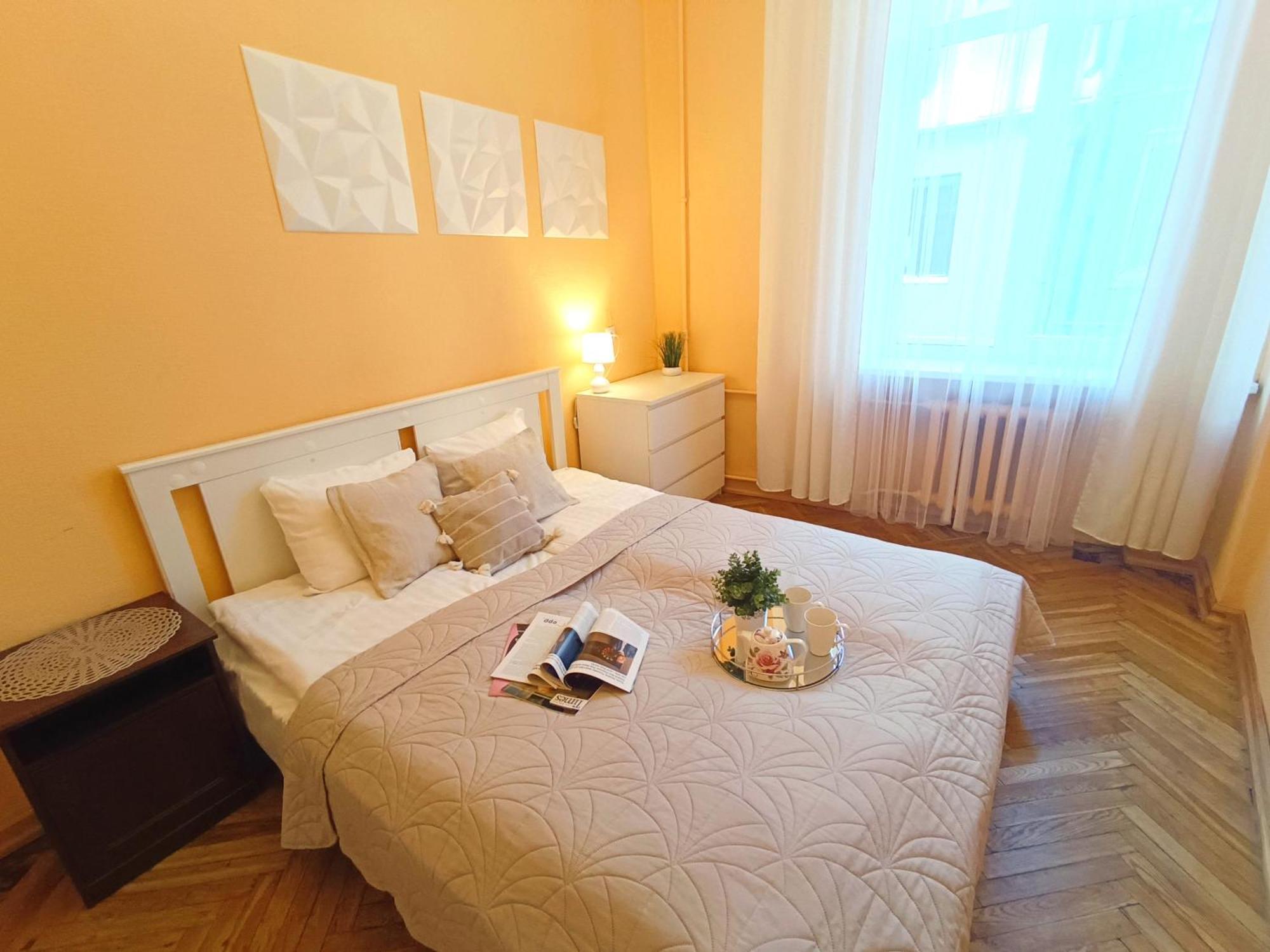 Spacious Old Town Family Peachy 2 Bedrooms Apartment, Nearby The Riga Presidential Castle Exterior photo